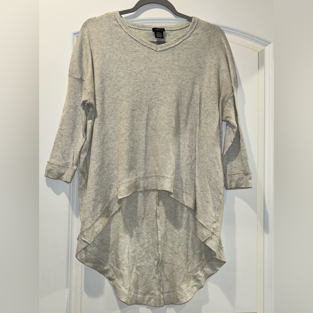 Gray High-Low Knit Sweater - Picture 2 of 5